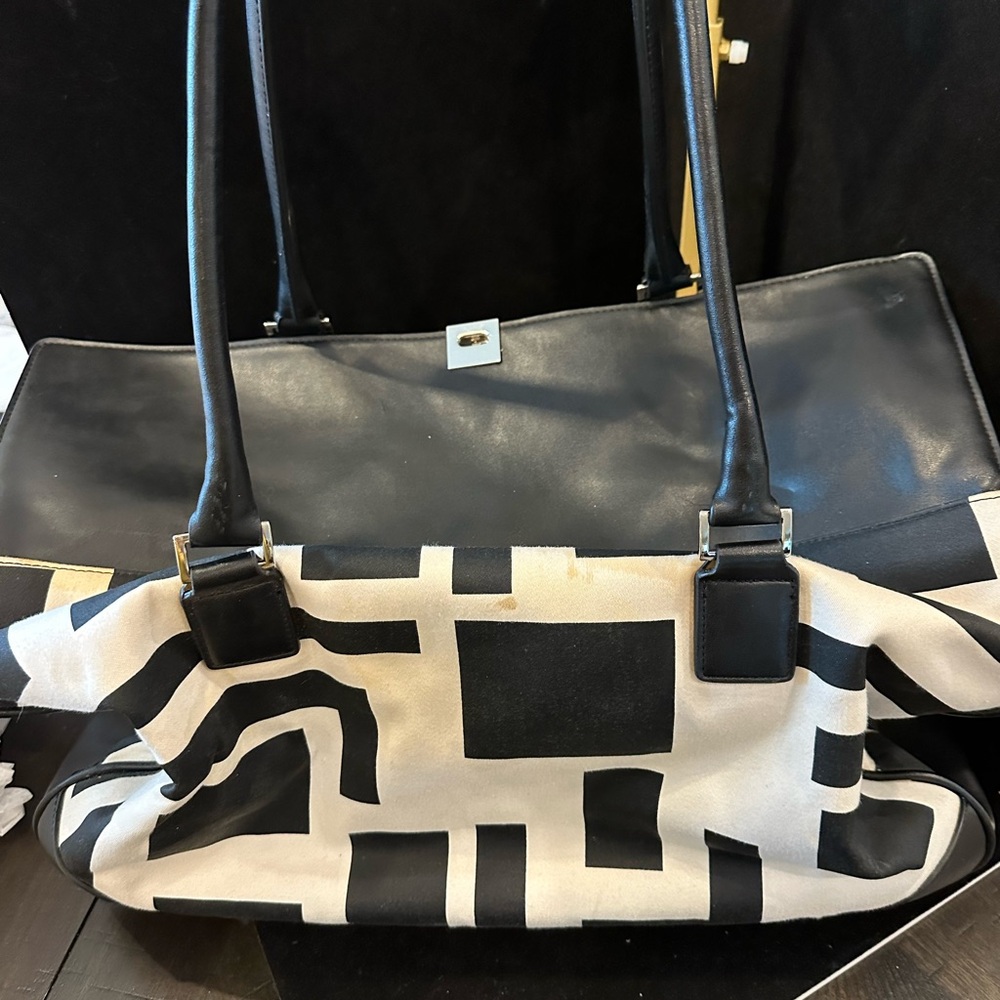 Spacious Black and Cream Geometric Tote Bag. Great carry on or fun beach bag - Picture 4 of 11